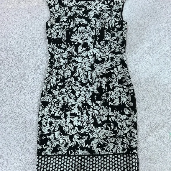 Ann Taylor. Elegant Black and White Floral Dress - Picture 2 of 9